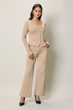 Cargar imagen en el visor de la galería, Conjunto casual invernal corte ajustado color beige