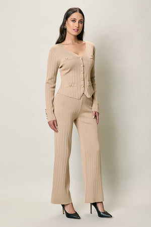 Conjunto casual invernal corte ajustado color beige