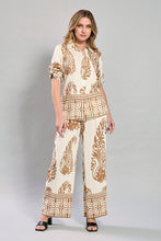 Cargar imagen en el visor de la galería, Conjunto casual ligero color café con blusa y pantalón