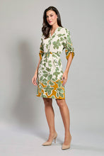Cargar imagen en el visor de la galería, Vestido juvenil color verde con estampado floral