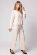 Cargar imagen en el visor de la galería, Conjunto tela de punto color perla de suéter y pantalón