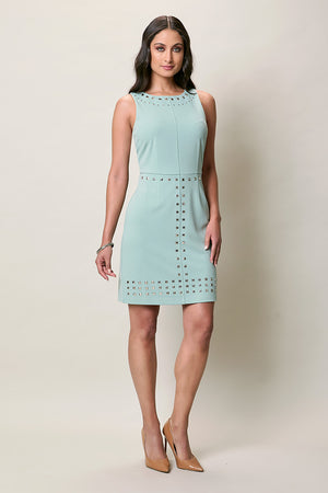 Vestido corto sin manga color menta con incrustaciones