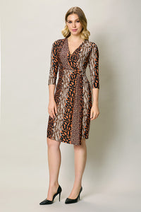 Vestido casual drapeado color naranja con estampado