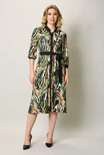 Cargar imagen en el visor de la galería, Vestido casual camisero con estampado color verde