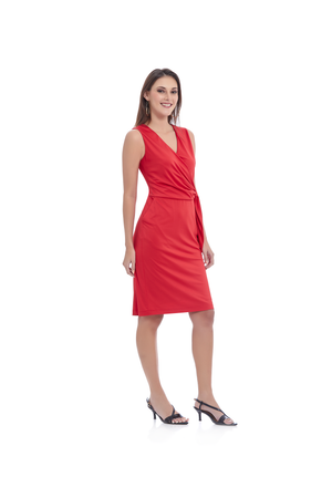 Vestido casual rojo sisado con talle cruzado