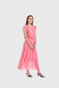Vestido midi rosa con olanes y detalle de escarola